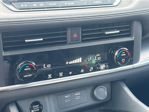 Certified 2025 Nissan Rogue SV image 33