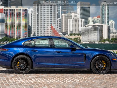Used 2022 Porsche Panamera image 11