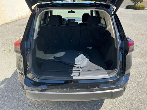 Used 2025 Nissan Rogue SV FWD image 33