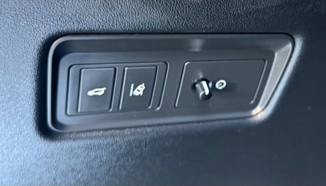 Used 2017 Land Rover Range Rover Sport HSE AWD/4WD image 28