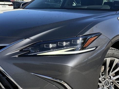 Used 2023 Lexus ES 300h Ultra Luxury image 4