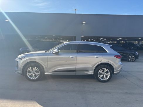 Used 2025 Audi Q5 Premium w/ Convenience Package image 9