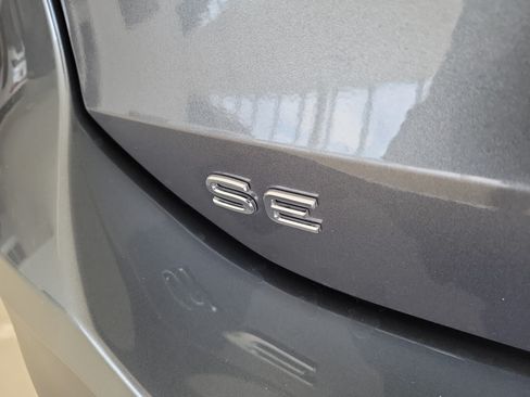Used 2025 Volkswagen Tiguan SE FWD image 10