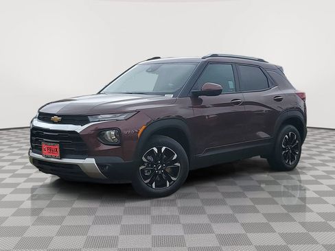 Used 2023 Chevrolet TrailBlazer LT w/ Convenience Package AWD/4WD image 2