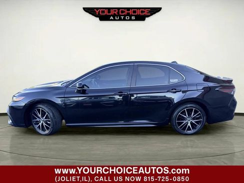 Used 2023 Toyota Camry SE FWD image 3