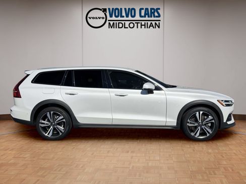 Used 2023 Volvo V60 B5 Cross Country Plus w/ Climate Package AWD/4WD image 18