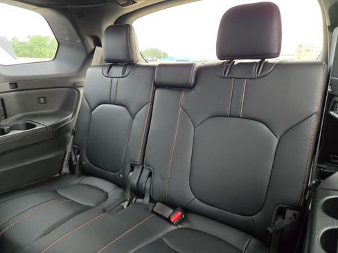 Used 2025 Honda Pilot TrailSport image 15