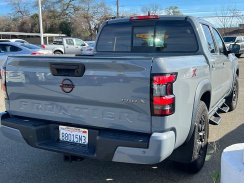 Used 2022 Nissan Frontier Pro-X w/ Pro-X Premium Package image 2