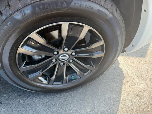 Used 2019 Nissan Armada Platinum w/ Interior Lighting Package AWD/4WD image 4