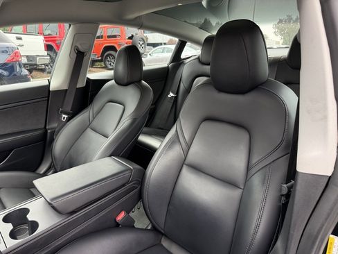 Used 2021 Tesla Model 3 Standard Range Plus image 12