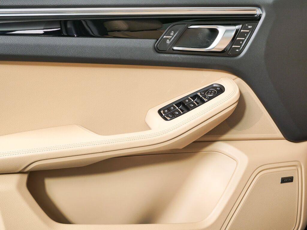 New 2026 Porsche Macan Turbo AWD/4WD image 6