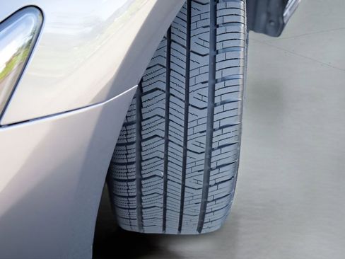 Certified 2024 Toyota Camry SE FWD image 4