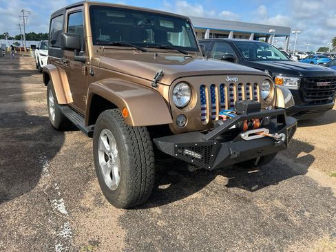 Used 2015 Jeep Wrangler Sahara w/ Dual Top Group AWD/4WD image 22