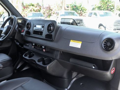 Used 2025 Mercedes-Benz Sprinter 2500 image 34