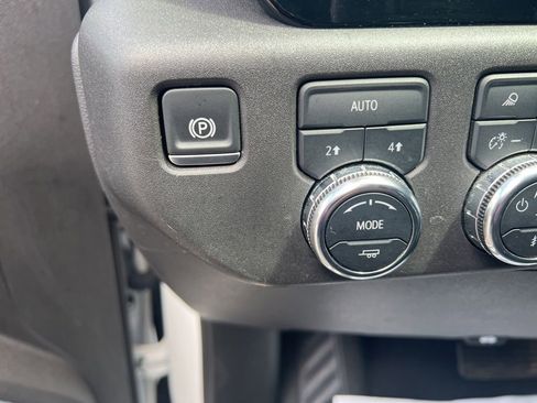 Used 2025 GMC Sierra 1500 SLT AWD/4WD image 19