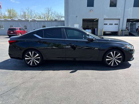Used 2020 Nissan Altima 2.5 SR FWD image 2