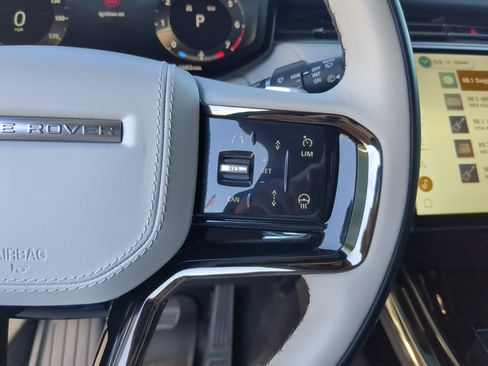 Used 2025 Land Rover Range Rover Sport Dynamic SE image 30