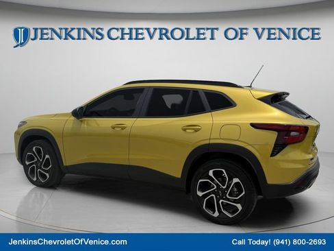 Used 2025 Chevrolet Trax RS w/ Driver Confidence Package FWD image 8