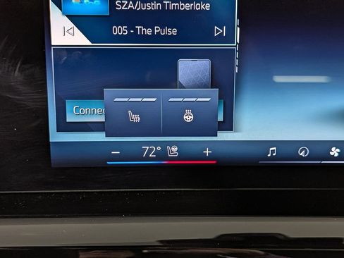 Used 2025 BMW 530i xDrive w/ Premium Package image 22