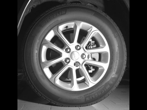 Used 2021 Jeep Grand Cherokee Laredo RWD image 24