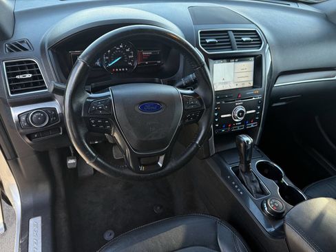 Used 2017 Ford Explorer Limited image 14