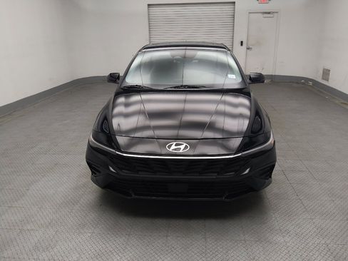Used 2024 Hyundai Elantra Limited FWD image 15