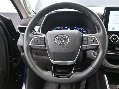 Used 2023 Toyota Highlander Platinum image 9