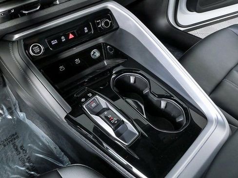 Used 2025 Audi Q5 Premium w/ Convenience Package image 17