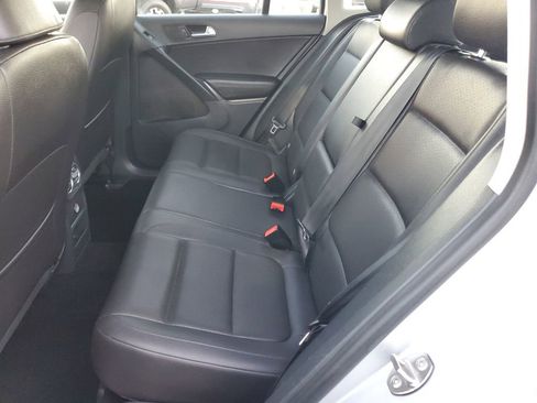 Used 2017 Volkswagen Tiguan S image 14