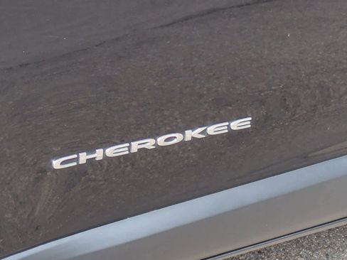 Used 2014 Jeep Cherokee Sport image 13