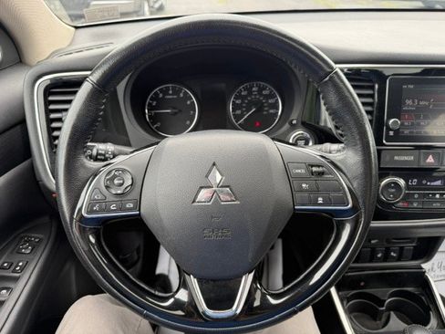 Used 2018 Mitsubishi Outlander AWD image 11