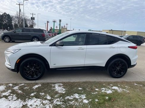 Used 2025 Buick Envista Sport Touring image 10