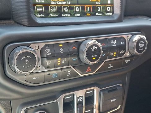 Used 2021 Jeep Wrangler Unlimited Rubicon 4xe w/ Dual Top Group AWD/4WD image 17