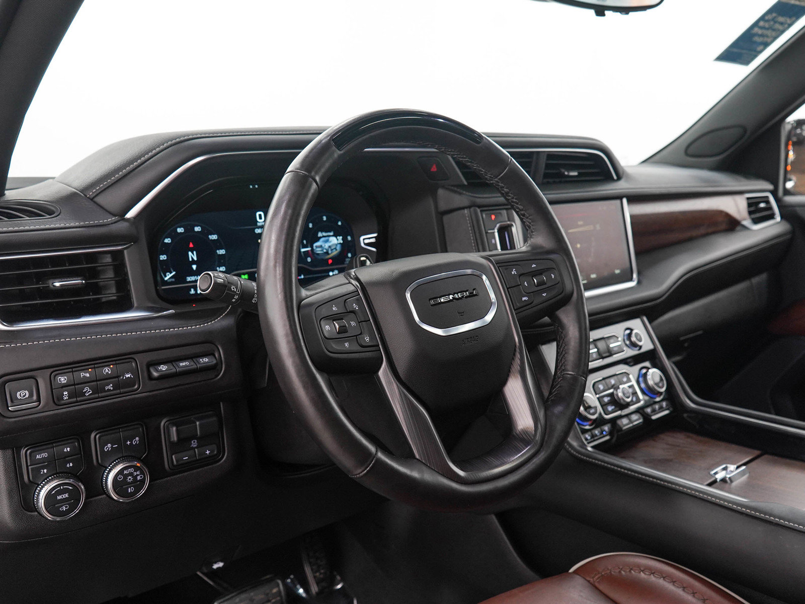 Used 2024 GMC Yukon Denali Ultimate AWD/4WD image 26