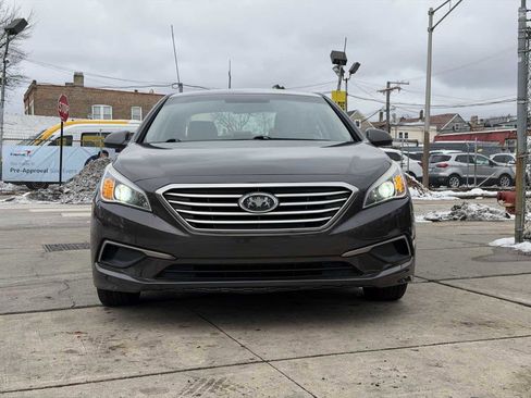 Used 2017 Hyundai Sonata SE image 2