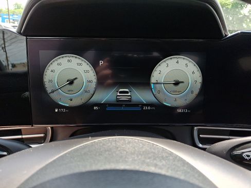 Used 2022 Hyundai Elantra Limited w/ Preferred Accessory Package FWD image 21