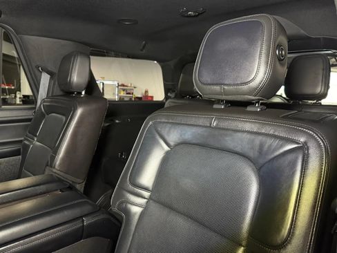 Used 2018 Lincoln Navigator Reserve w/ Technology Package AWD/4WD image 23
