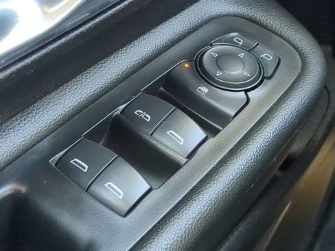 Used 2024 GMC Terrain SLE w/ Driver Convenience Package image 23