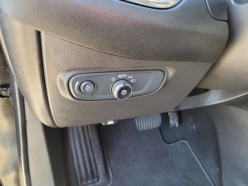 Used 2022 Chevrolet Equinox LT FWD image 25