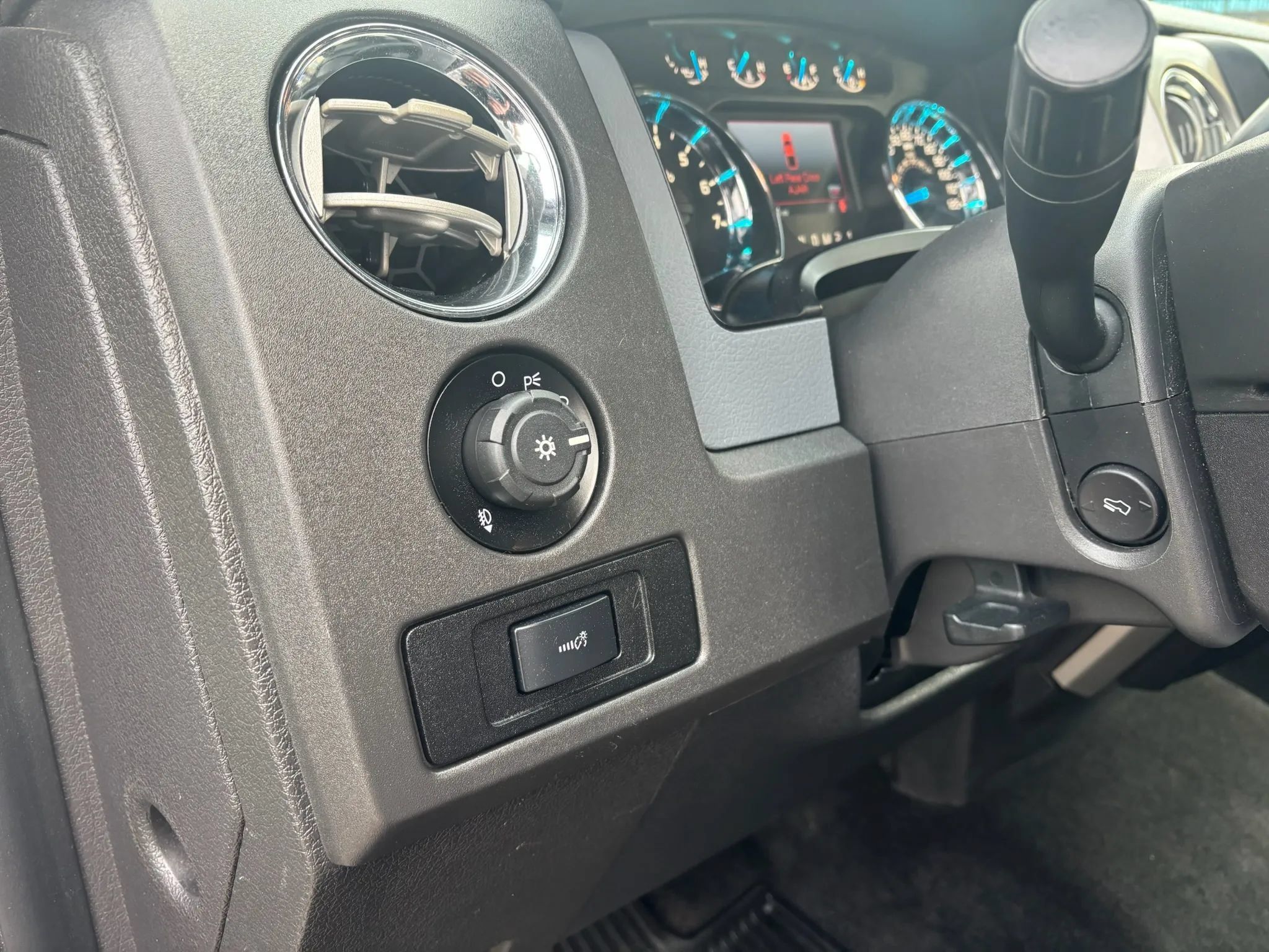 Used 2014 Ford F150 XLT w/ XLT Convenience Package AWD/4WD image 12