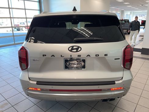 Used 2024 Hyundai Palisade Calligraphy image 14