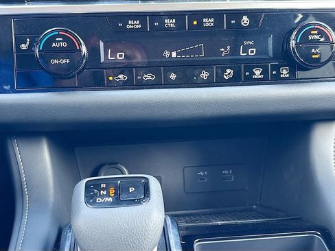 Used 2025 Nissan Pathfinder SL w/ Lighting Package (N92) image 16