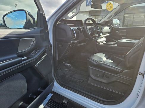 Used 2025 Ford Expedition Platinum AWD/4WD image 13