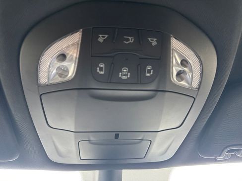 Used 2024 Chrysler Pacifica Touring FWD image 24