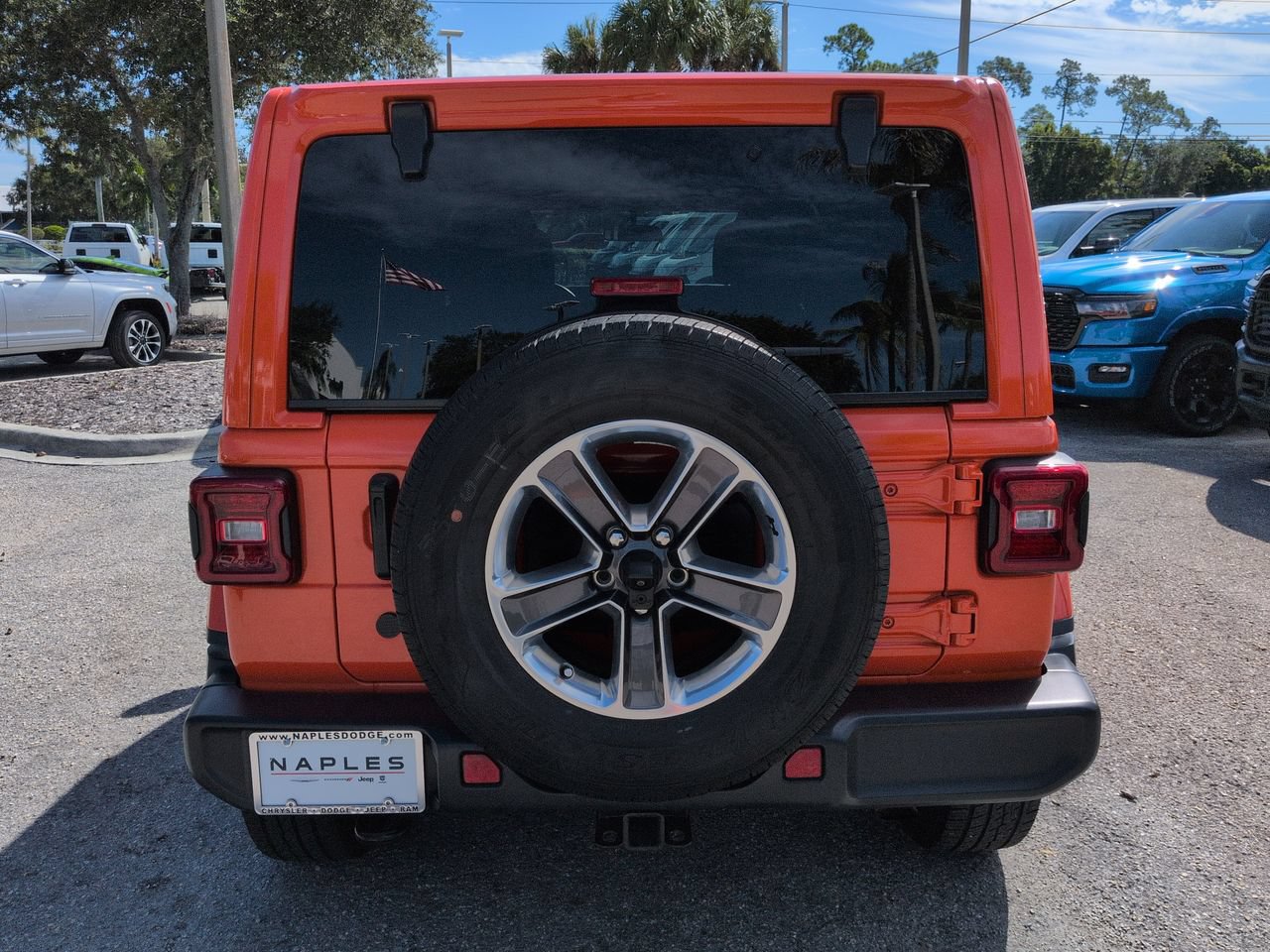 Used 2019 Jeep Wrangler Unlimited Sahara w/ LED Lighting Group AWD/4WD image 6