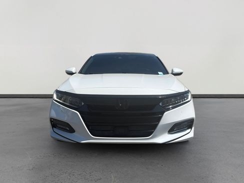Used 2018 Honda Accord Touring image 8