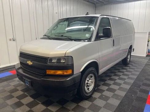 Used 2022 Chevrolet Express 2500 image 6