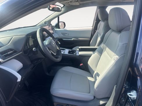 New 2026 Toyota Sienna XLE FWD image 9
