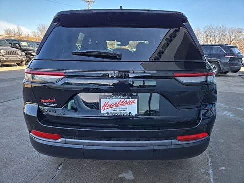 New 2026 Jeep Grand Cherokee Altitude AWD/4WD image 9