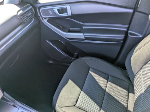 Used 2022 Ford Explorer XLT image 19